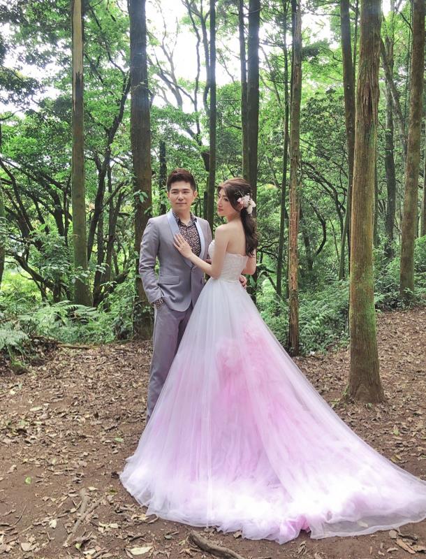 婚紗推薦 首選唯你 婚紗攝影，台北婚紗 中最推薦的高質感 婚紗照，拍婚紗 優惠實在，給新人最幸福的 婚紗攝影 體驗，客製化 婚紗照 包套，網路評價一致好評 婚紗價格 最透明的 婚紗攝影 團隊，實現您夢幻婚禮就在唯你 婚紗攝影。