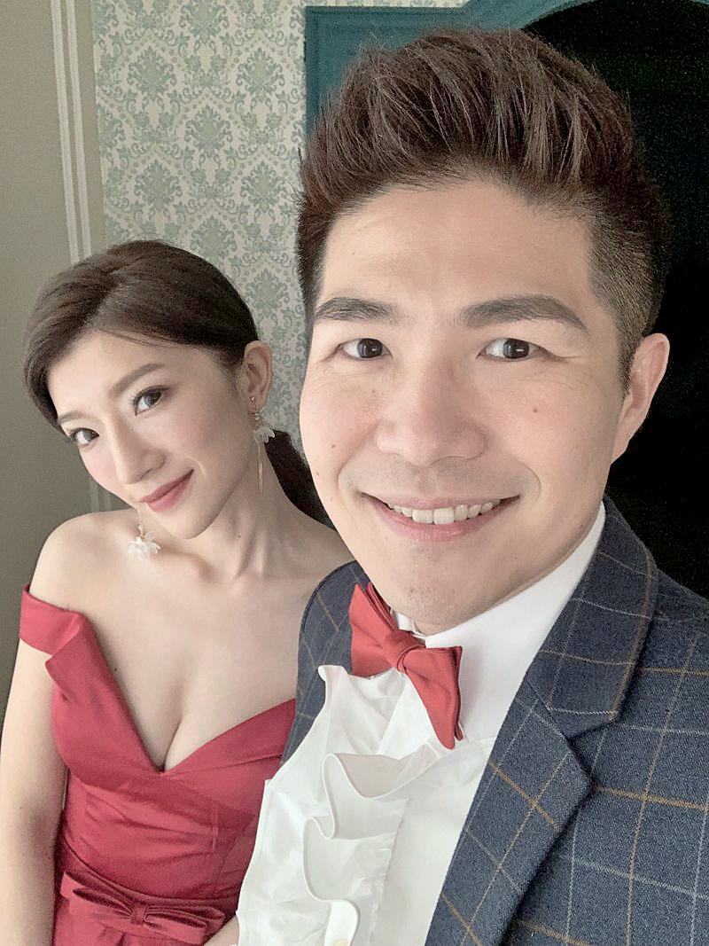 婚紗推薦 首選唯你 婚紗攝影，台北婚紗 中最推薦的高質感 婚紗照，拍婚紗 優惠實在，給新人最幸福的 婚紗攝影 體驗，客製化 婚紗照 包套，網路評價一致好評 婚紗價格 最透明的 婚紗攝影 團隊，實現您夢幻婚禮就在唯你 婚紗攝影。