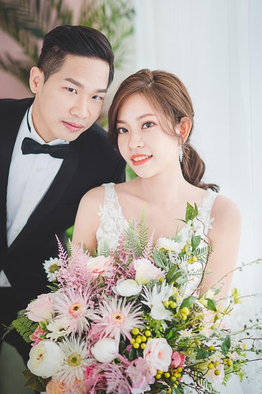 婚紗推薦 首選唯你 婚紗攝影，台北婚紗 中最推薦的高質感 婚紗照，拍婚紗 優惠實在，給新人最幸福的 婚紗攝影 體驗，客製化 婚紗照 包套，網路評價一致好評 婚紗價格 最透明的 婚紗攝影 團隊，實現您夢幻婚禮就在唯你 婚紗攝影。