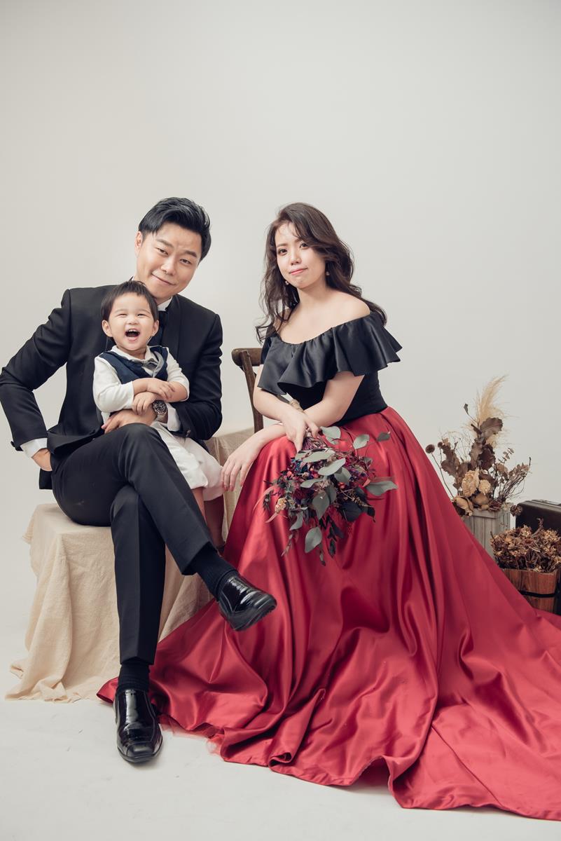 婚紗推薦 首選唯你 婚紗攝影，台北婚紗 中最推薦的高質感 婚紗照，拍婚紗 優惠實在，給新人最幸福的 婚紗攝影 體驗，客製化 婚紗照 包套，網路評價一致好評 婚紗價格 最透明的 婚紗攝影 團隊，實現您夢幻婚禮就在唯你 婚紗攝影。